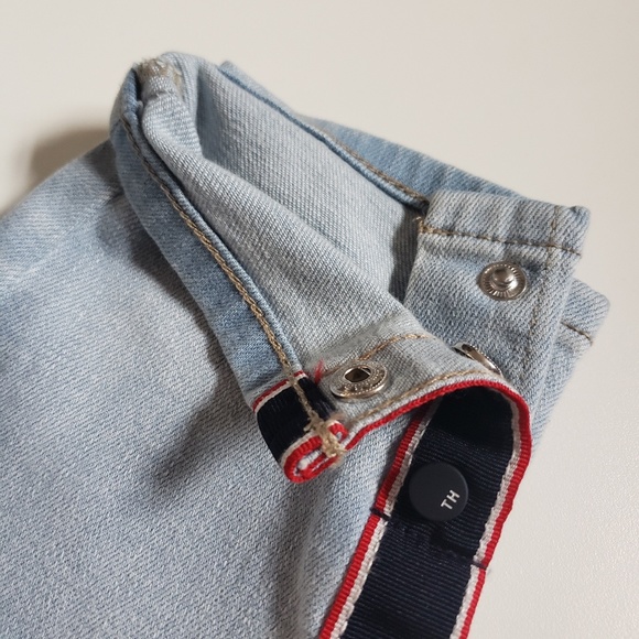DENIM || side stripe Jeans - Picture 3 of 4